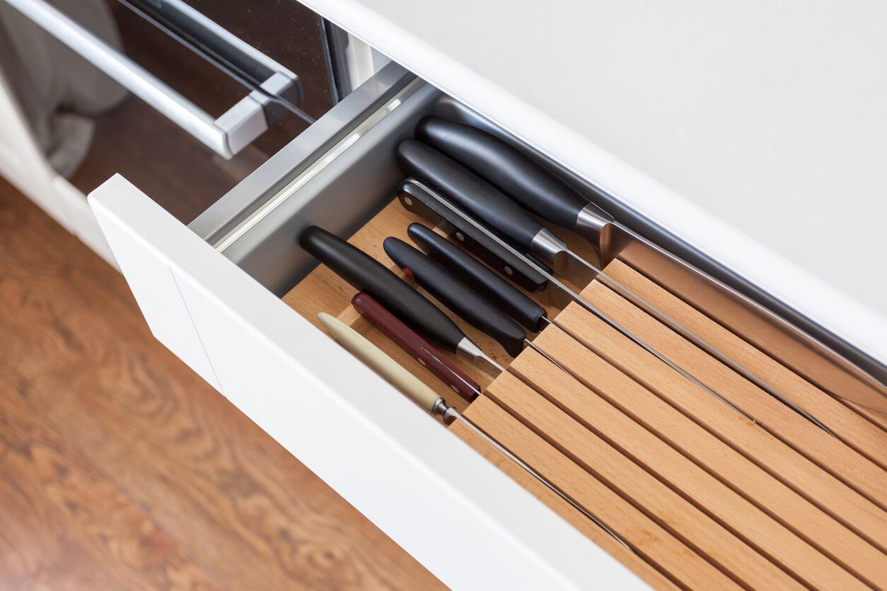 Choosing Your Knife Storage Solution Drawer Edition