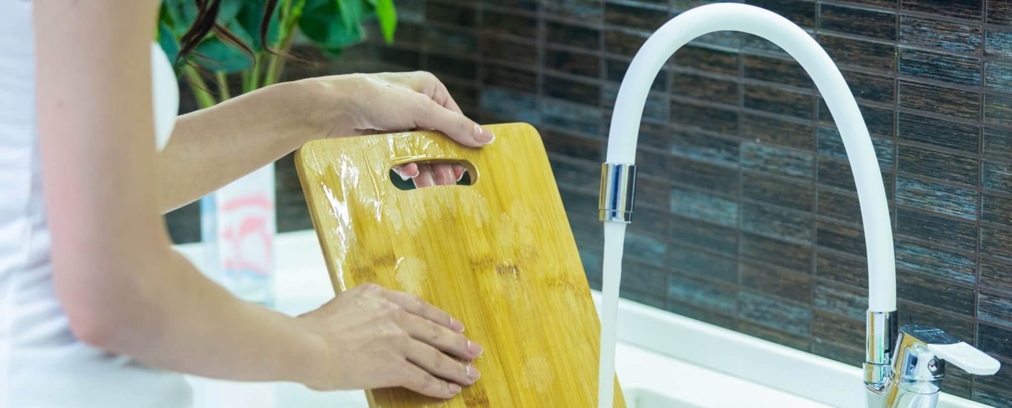 rinsing bamboo cutting board