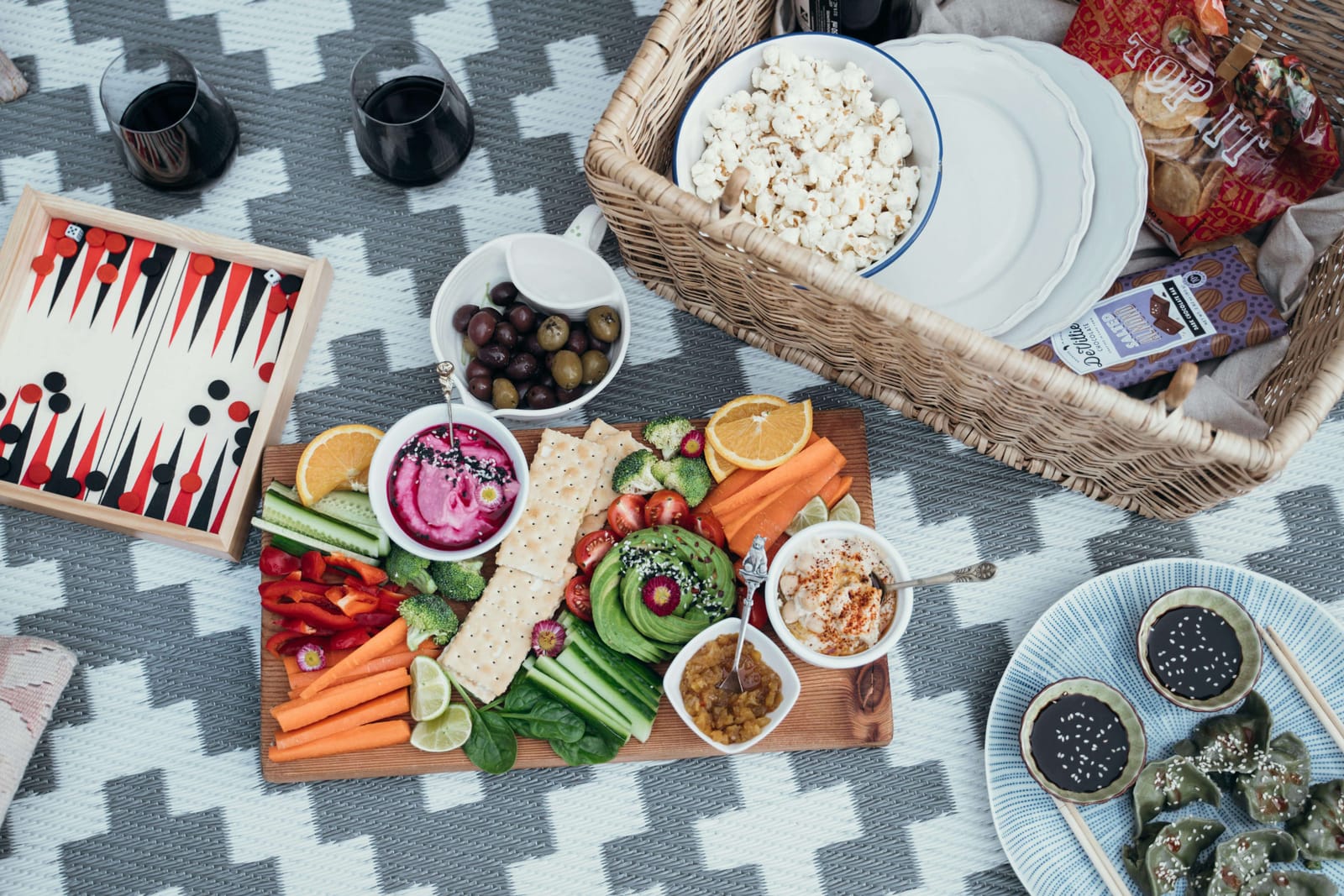 Reusable Alternatives for Picnics and Parties